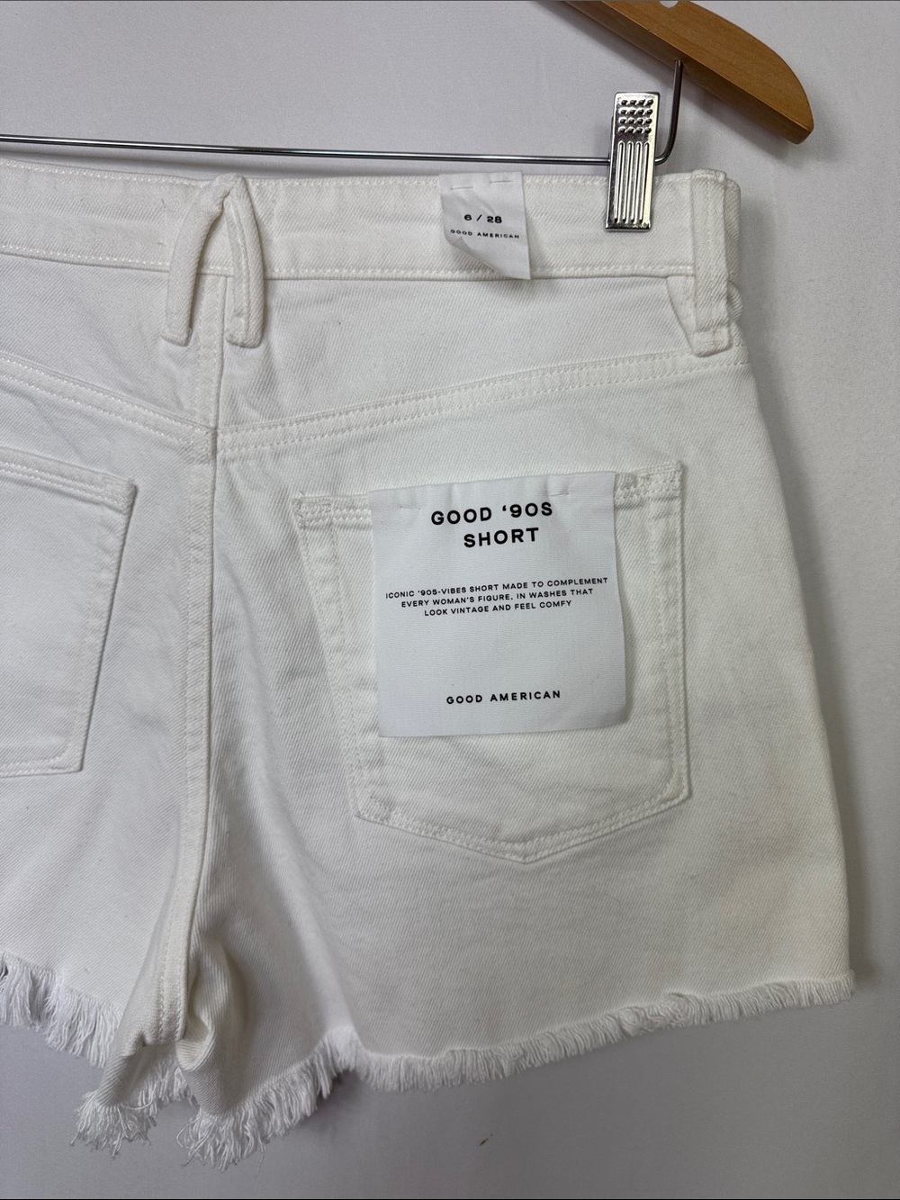 Good American Good ‘90s Shorts Size 6/28 White New - Picture 10 of 13